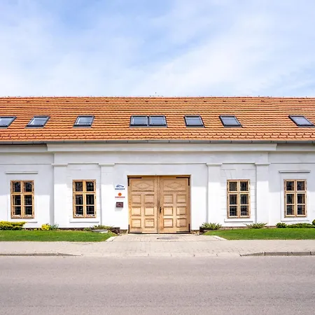 Cakyho Kuria - Apartman Pre 5 Osob S Krbom A Saunami Smizany Exterior photo
